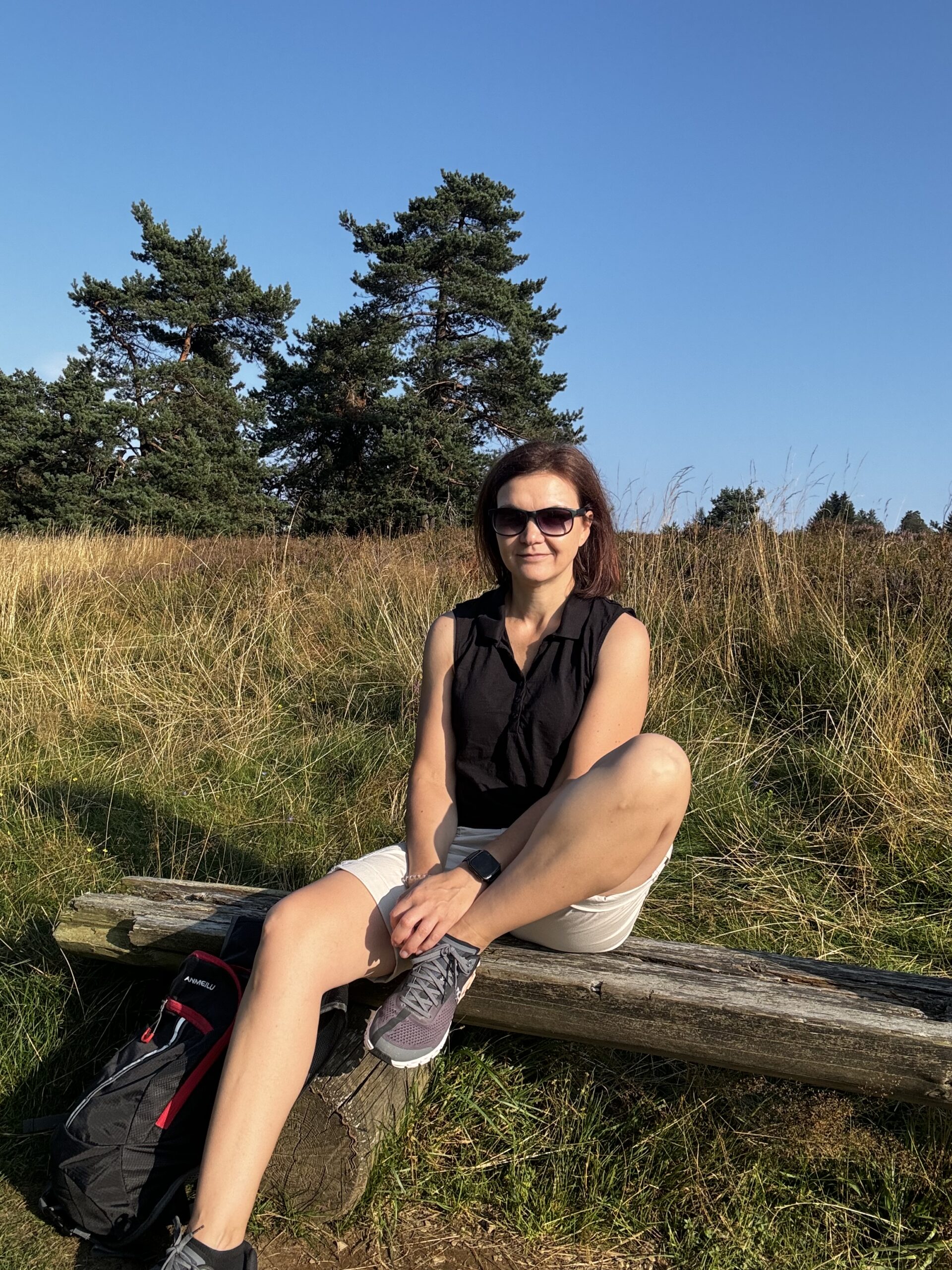 Britta Reinecke bei einer Pause in der Natur