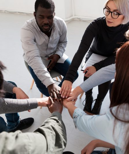 group-rehab-patients-putting-their-hands-together_klein